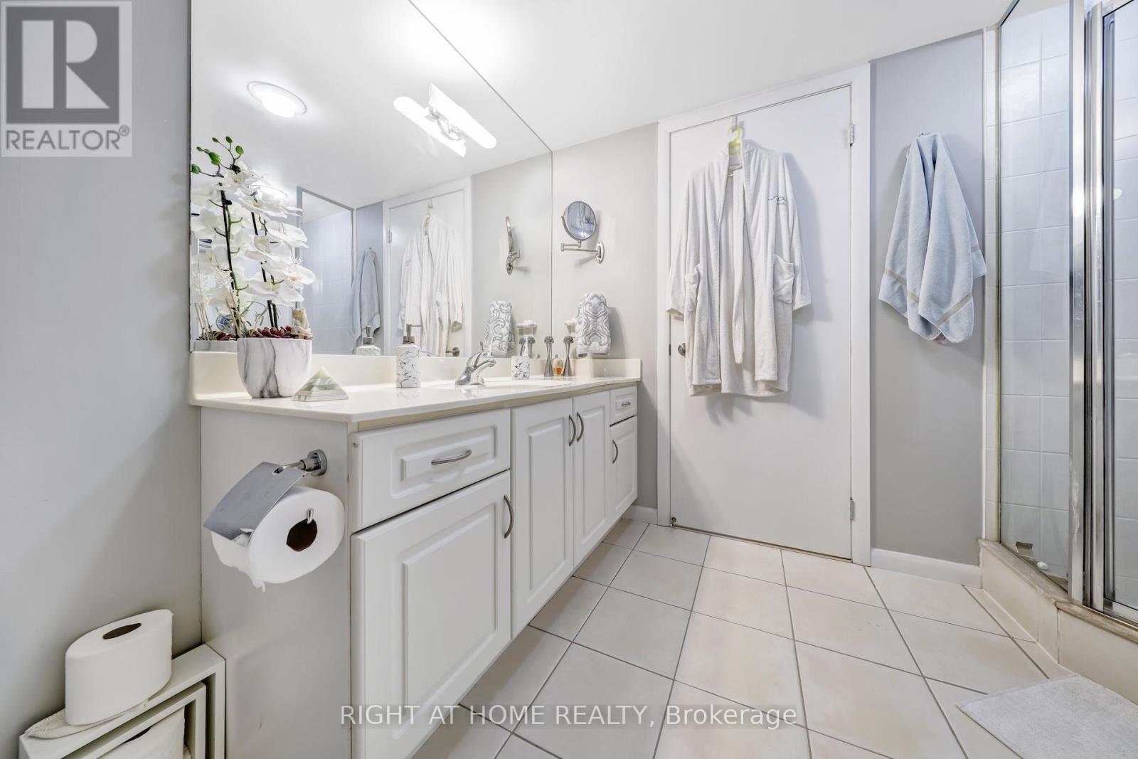 607 - 185 Legion Road N, Toronto, Ontario  M8Y 0A1 - Photo 23 - W12401808