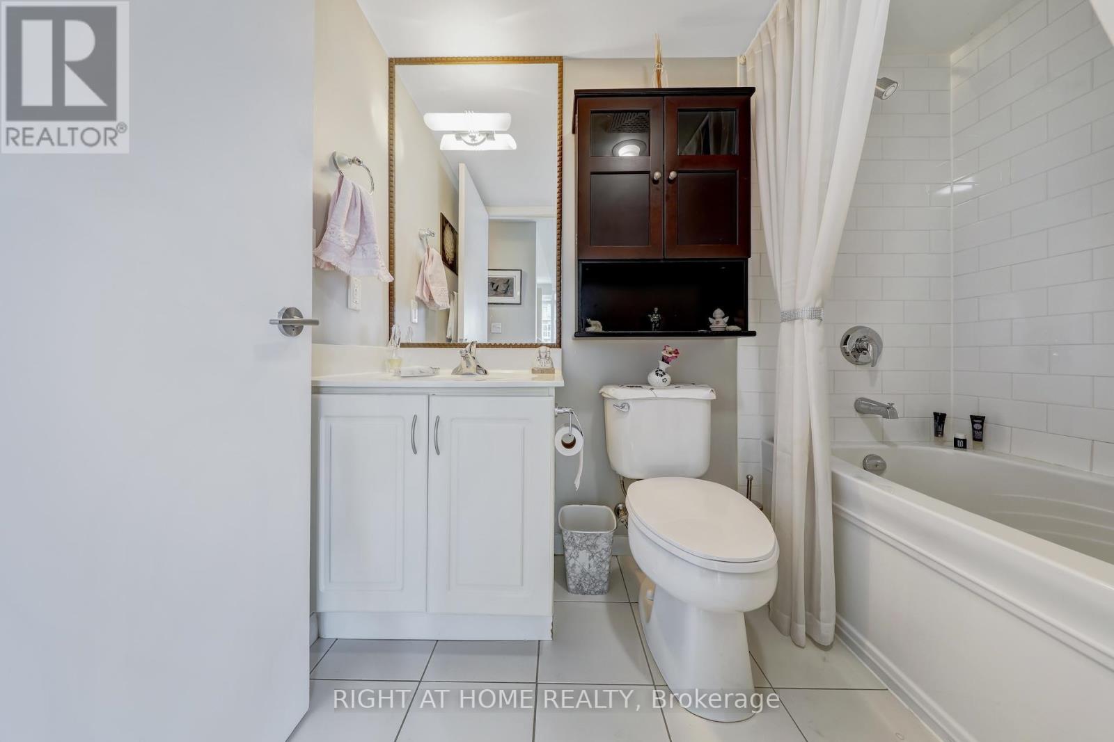 607 - 185 Legion Road N, Toronto, Ontario  M8Y 0A1 - Photo 24 - W12401808