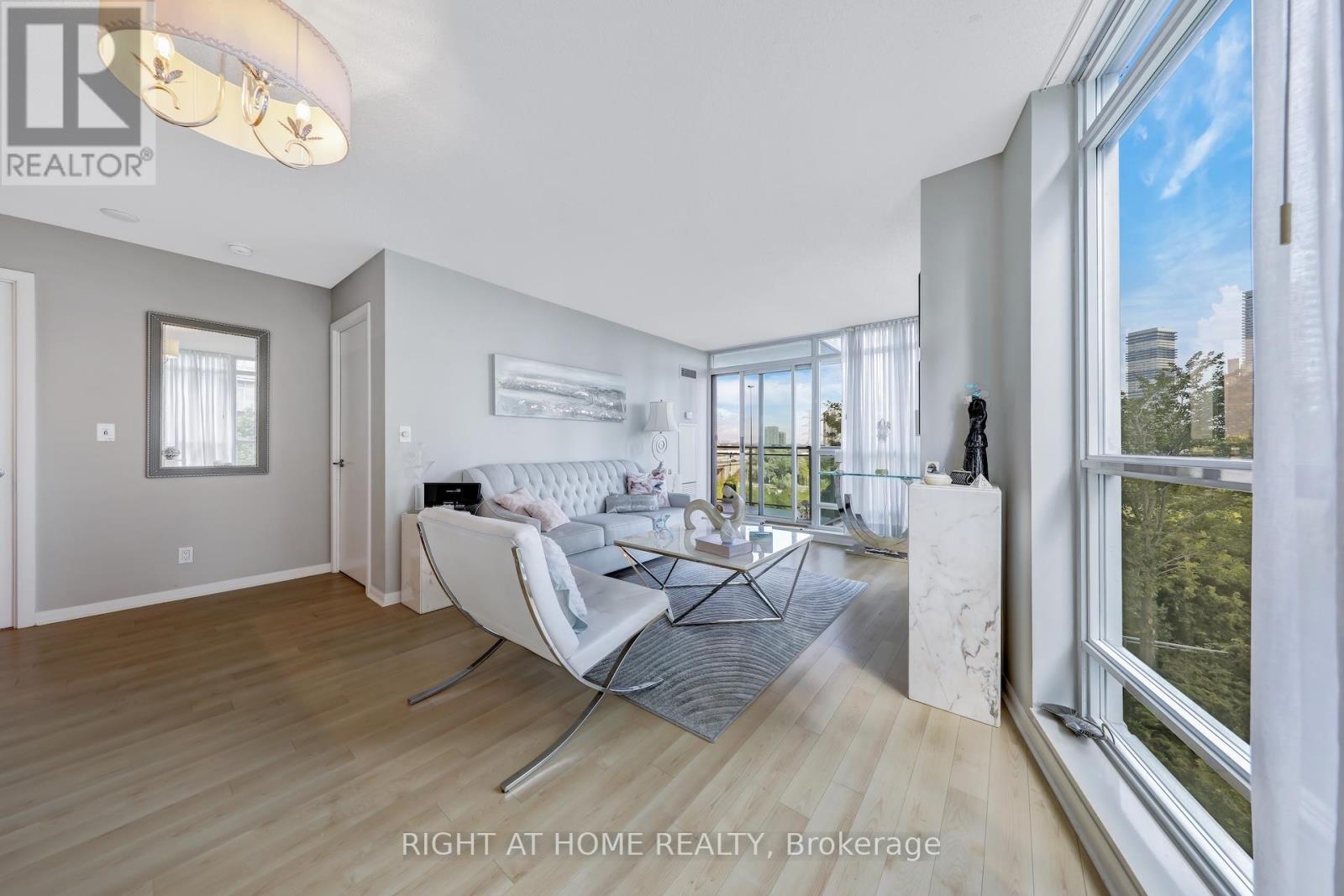 607 - 185 Legion Road N, Toronto, Ontario  M8Y 0A1 - Photo 5 - W12401808