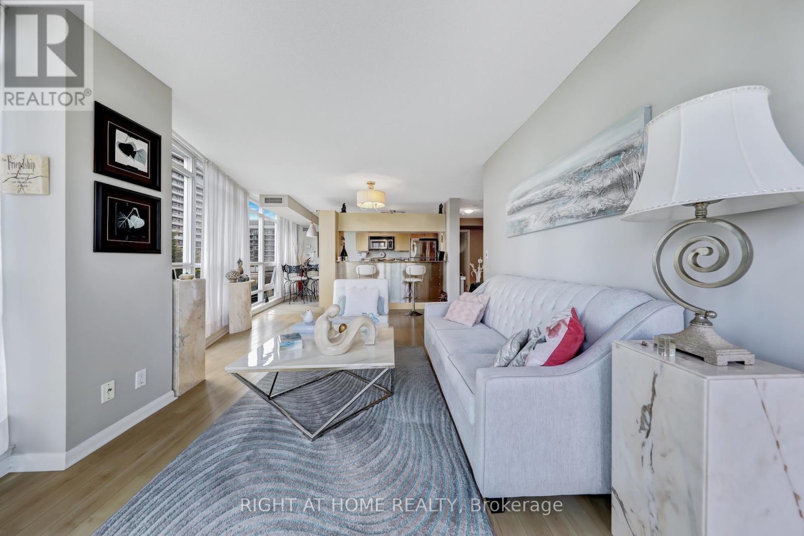 607 - 185 Legion Road N, Toronto, Ontario  M8Y 0A1 - Photo 6 - W12401808