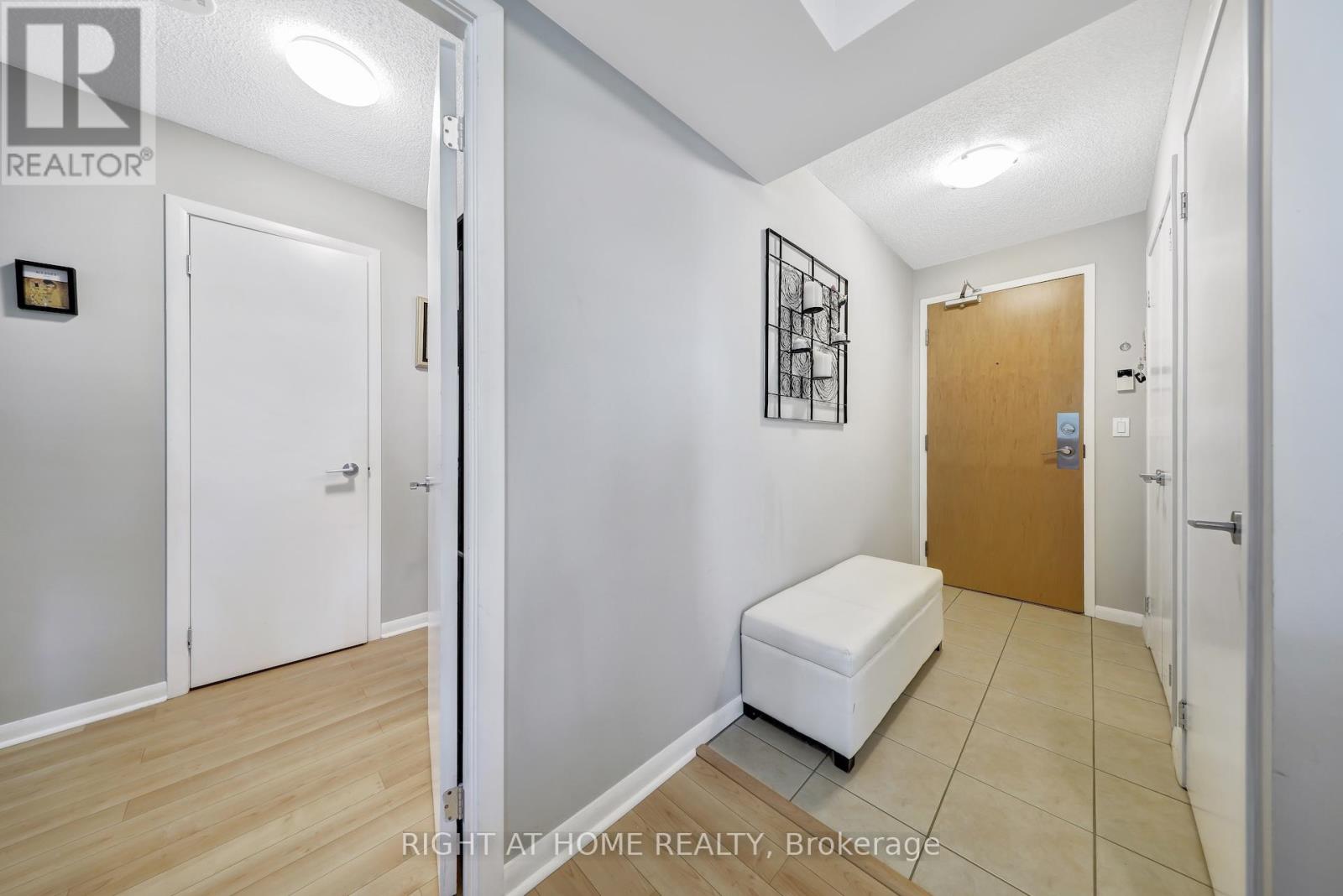 607 - 185 Legion Road N, Toronto, Ontario  M8Y 0A1 - Photo 9 - W12401808