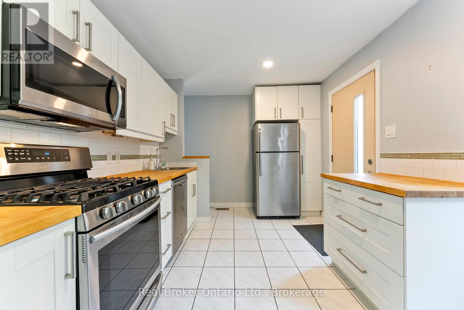 116 Symons Street, Toronto, Ontario  M8V 1V2 - Photo 10 - W12401813