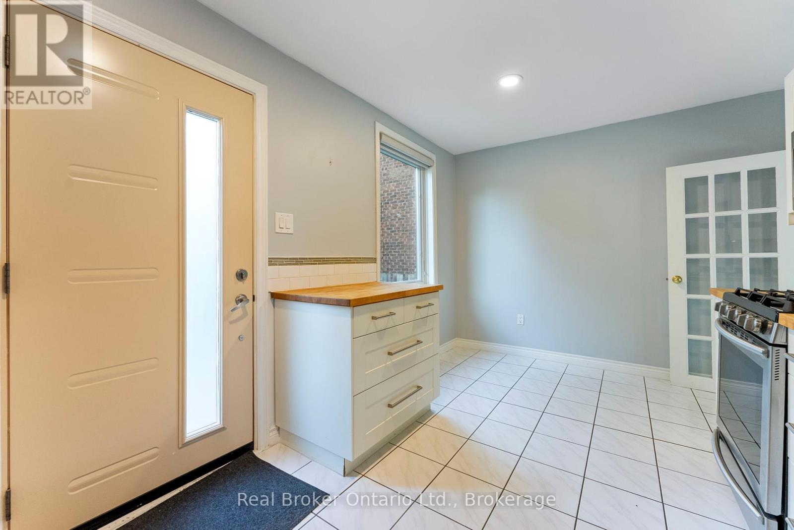 116 Symons Street, Toronto, Ontario  M8V 1V2 - Photo 11 - W12401813