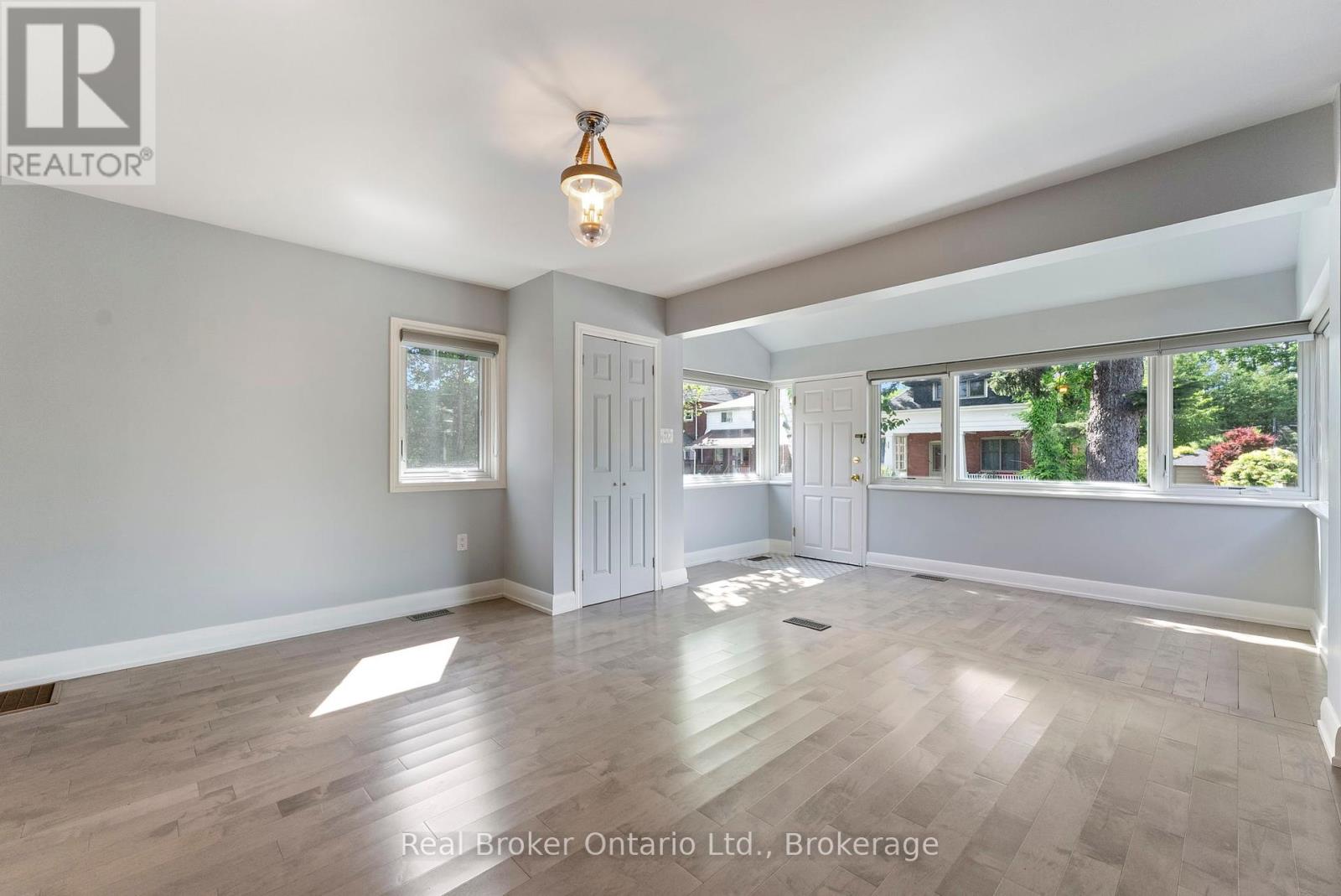 116 Symons Street, Toronto, Ontario  M8V 1V2 - Photo 7 - W12401813