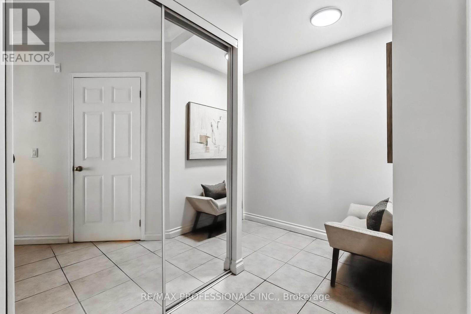 206 - 24 Chapel Street, Halton Hills, Ontario  L7G 6A7 - Photo 13 - W12376220