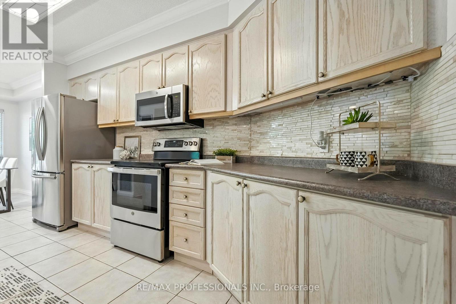 206 - 24 Chapel Street, Halton Hills, Ontario  L7G 6A7 - Photo 18 - W12376220