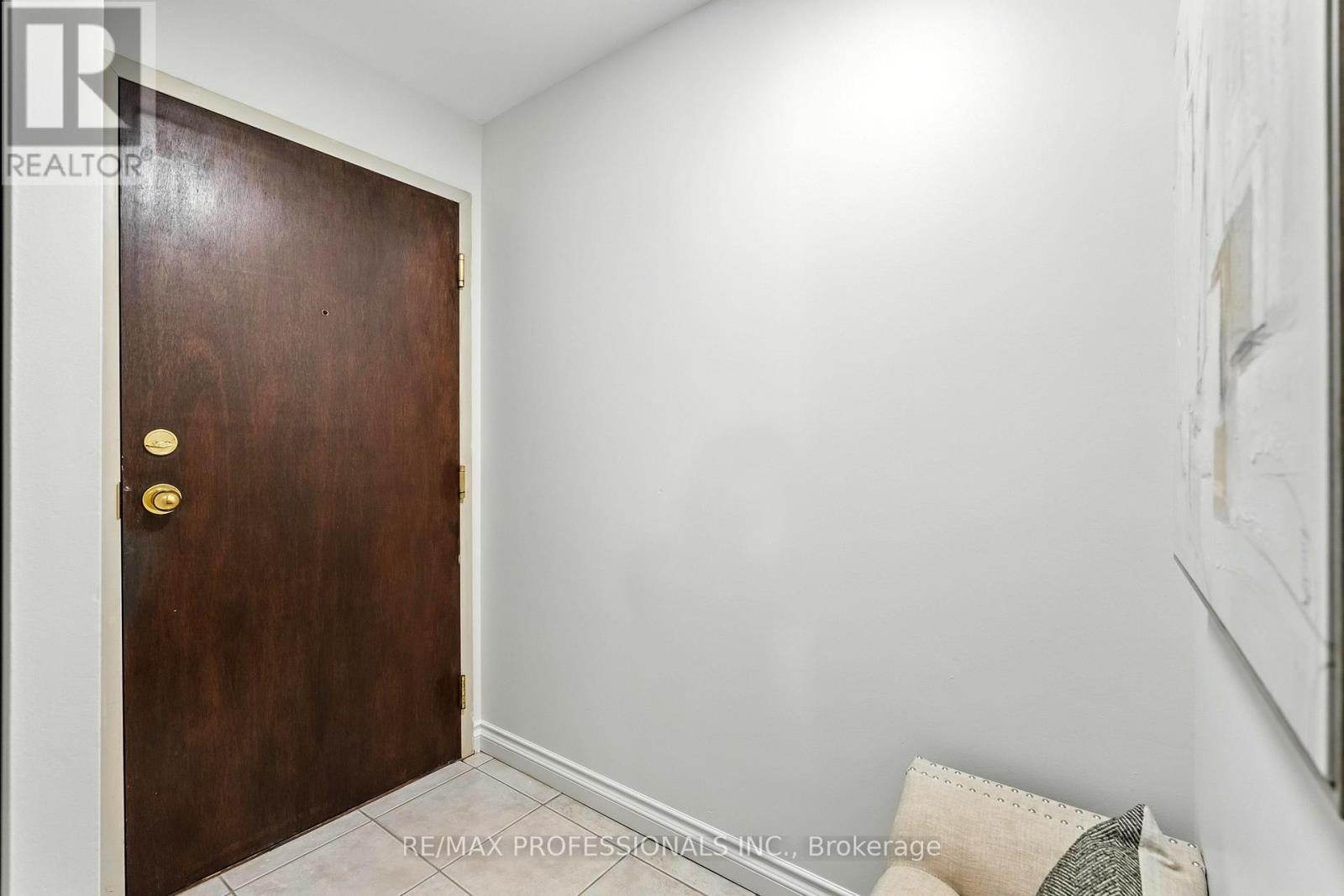 206 - 24 Chapel Street, Halton Hills, Ontario  L7G 6A7 - Photo 12 - W12376220