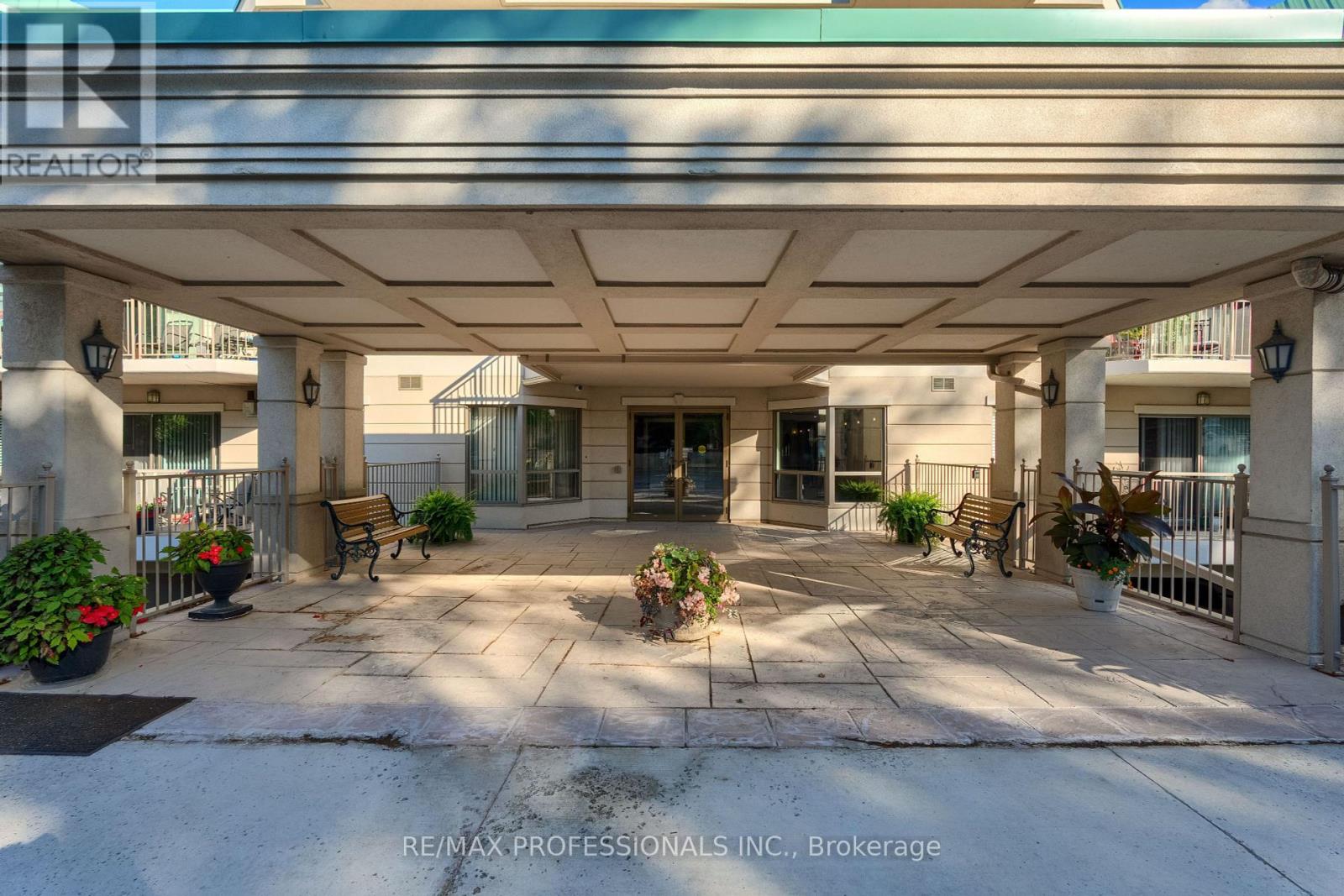 206 - 24 Chapel Street, Halton Hills, Ontario  L7G 6A7 - Photo 6 - W12376220