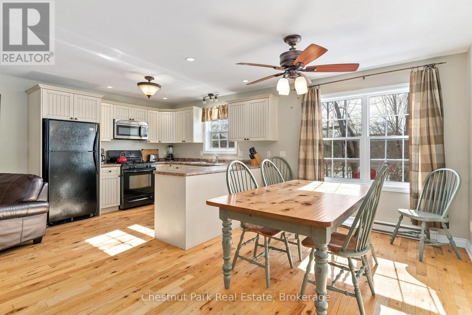 115-5 - 1052 Rat Bay Road, Lake Of Bays, Ontario  P1H 2J6 - Photo 2 - X12401814