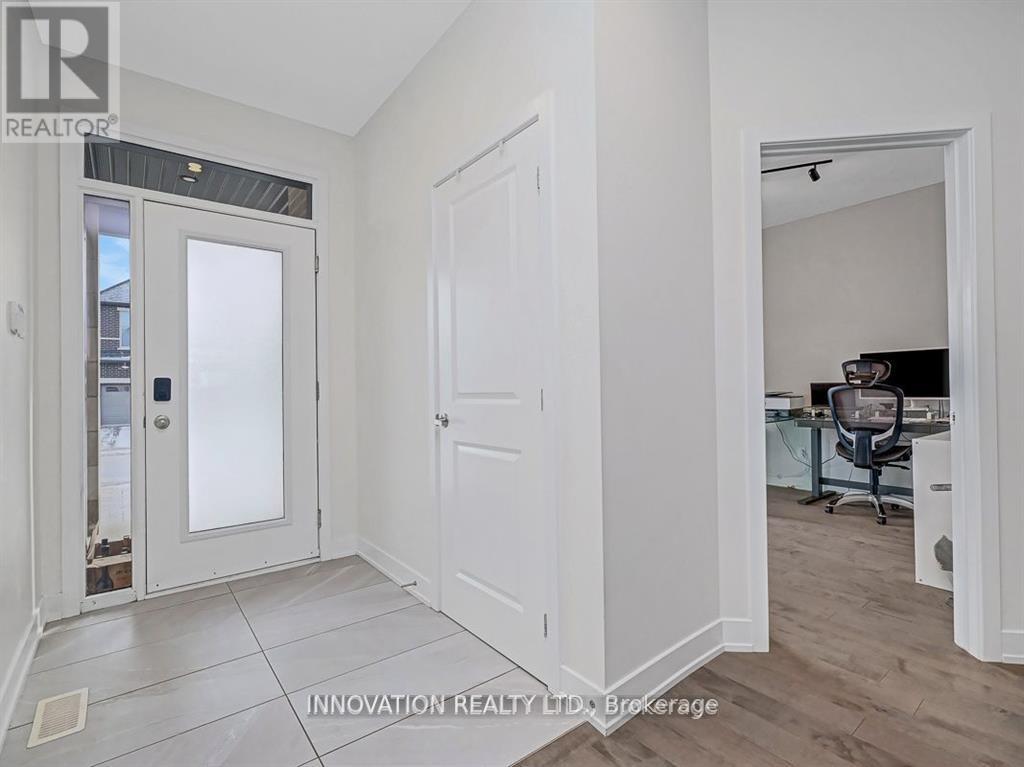 565 Bobolink Ridge, Ottawa, Ontario  K2S 2P4 - Photo 3 - X12401840