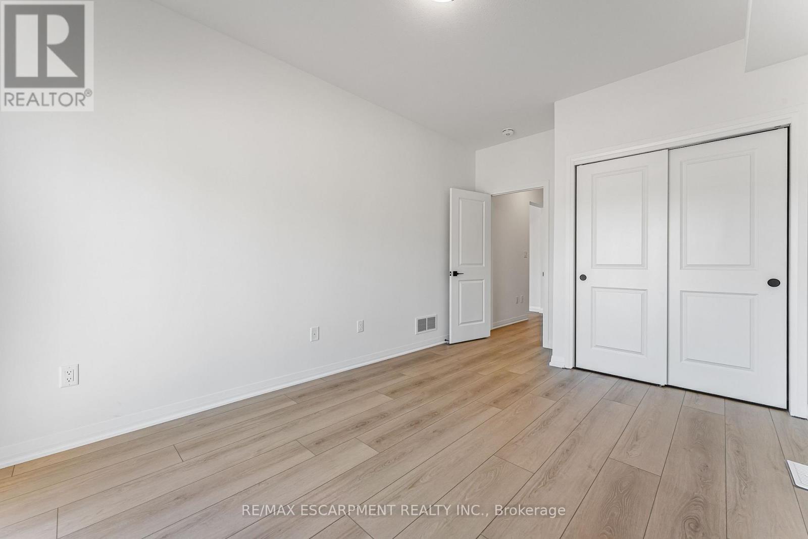 902 Rutherford Street, Fort Erie, Ontario  L2A 0H3 - Photo 24 - X12358251