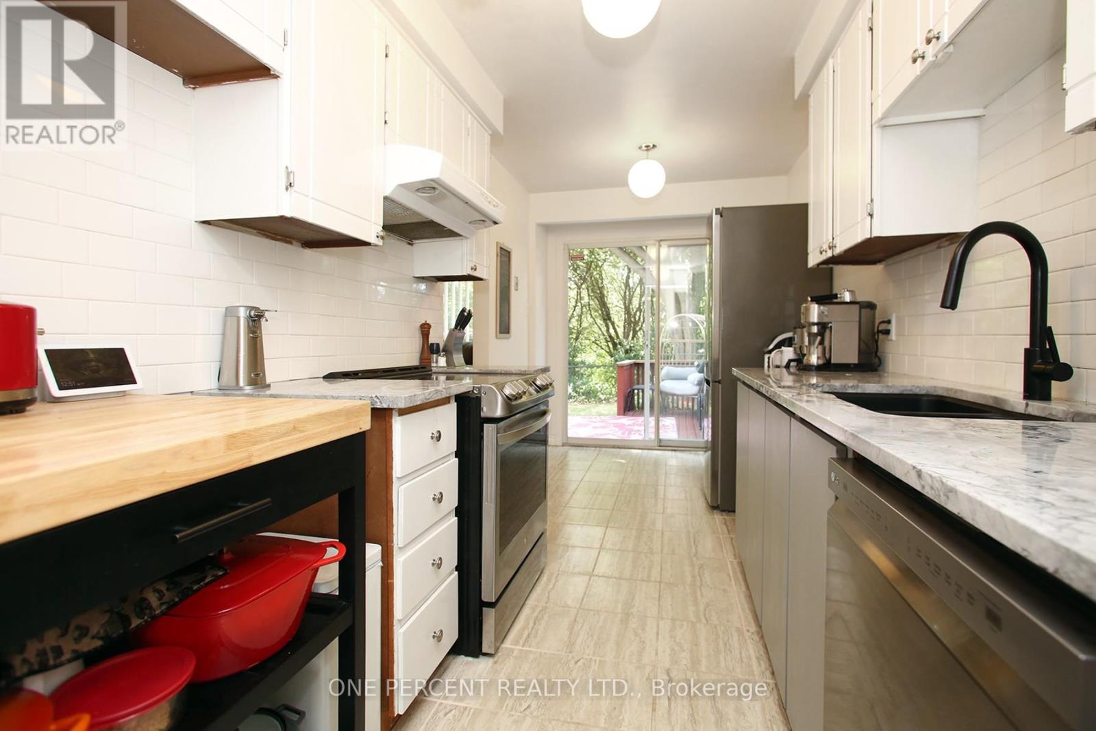 72 Malabar Crescent, Brampton, Ontario  L6S 3X8 - Photo 10 - W12401854