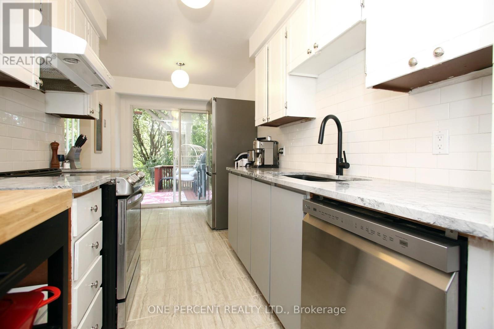 72 Malabar Crescent, Brampton, Ontario  L6S 3X8 - Photo 11 - W12401854