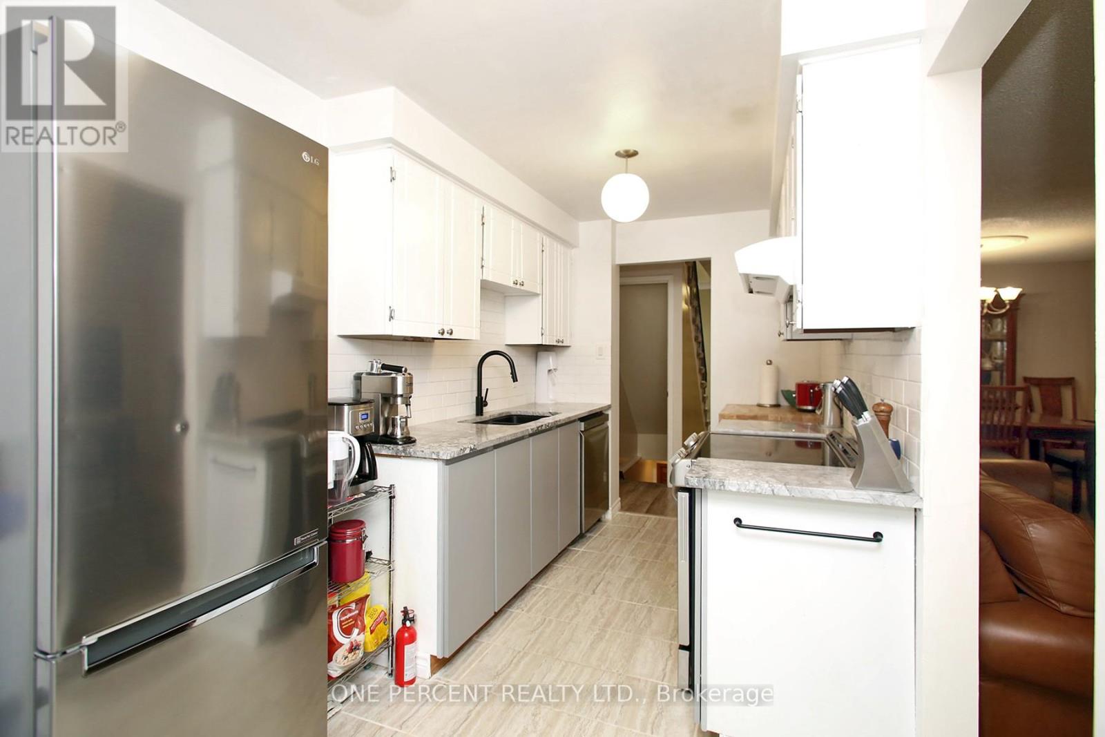 72 Malabar Crescent, Brampton, Ontario  L6S 3X8 - Photo 12 - W12401854