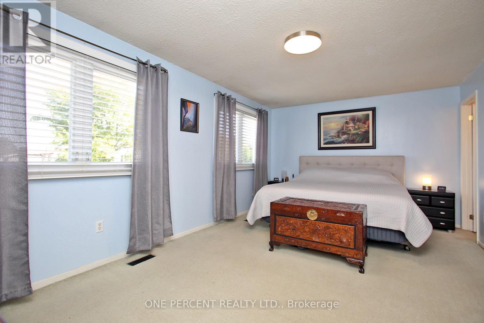 72 Malabar Crescent, Brampton, Ontario  L6S 3X8 - Photo 14 - W12401854