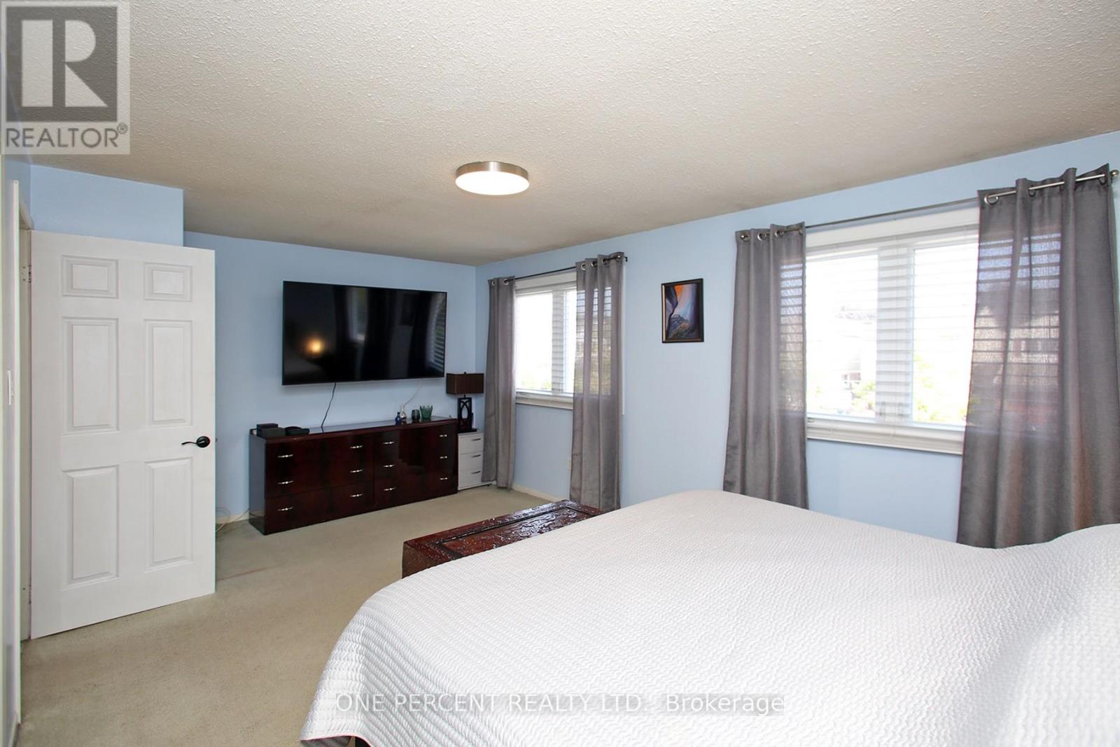 72 Malabar Crescent, Brampton, Ontario  L6S 3X8 - Photo 15 - W12401854