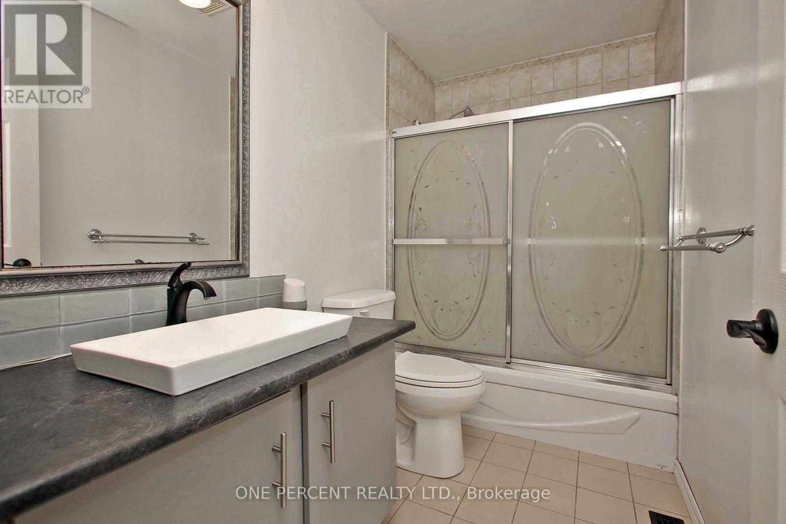 72 Malabar Crescent, Brampton, Ontario  L6S 3X8 - Photo 19 - W12401854