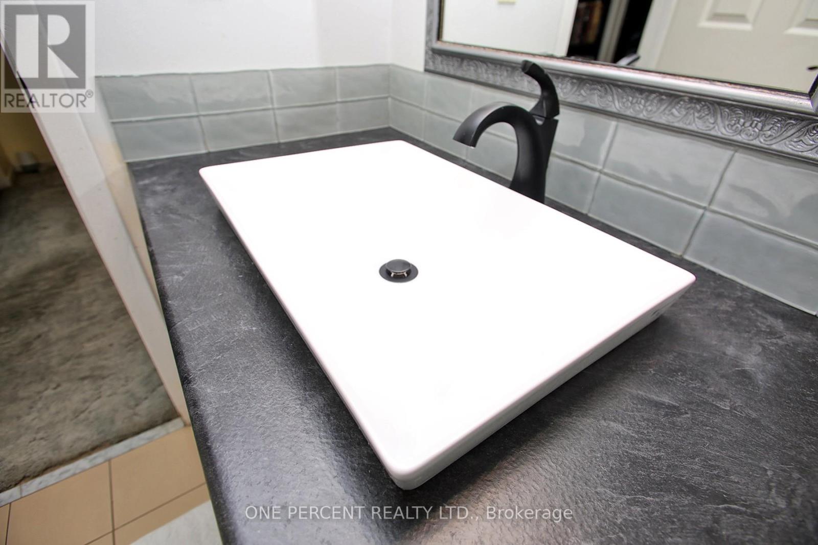 72 Malabar Crescent, Brampton, Ontario  L6S 3X8 - Photo 20 - W12401854