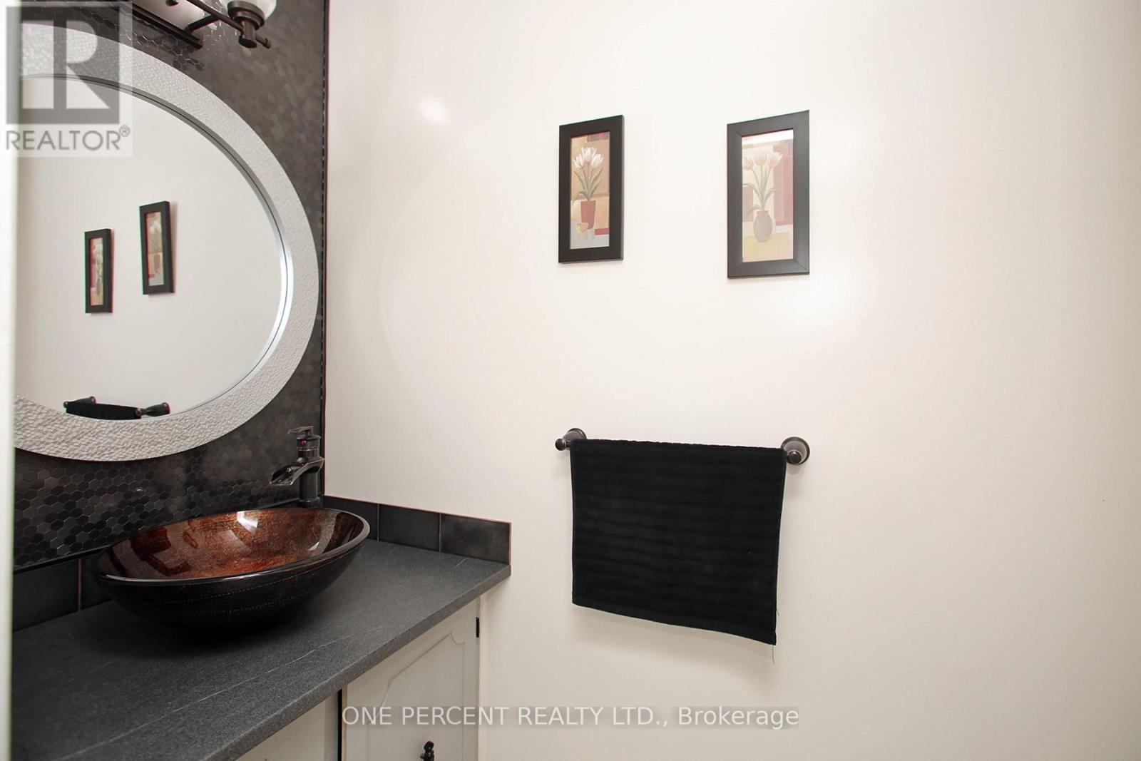 72 Malabar Crescent, Brampton, Ontario  L6S 3X8 - Photo 22 - W12401854