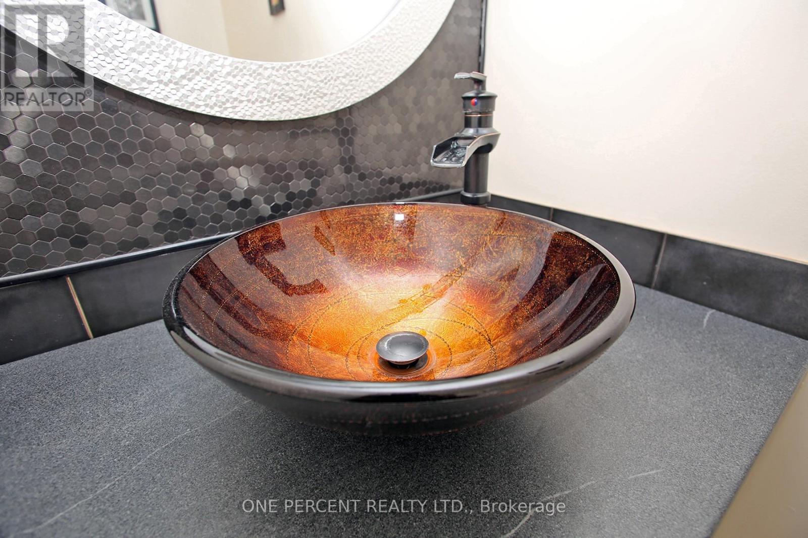 72 Malabar Crescent, Brampton, Ontario  L6S 3X8 - Photo 23 - W12401854