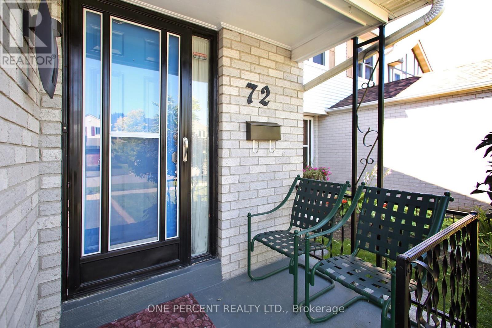 72 Malabar Crescent, Brampton, Ontario  L6S 3X8 - Photo 3 - W12401854