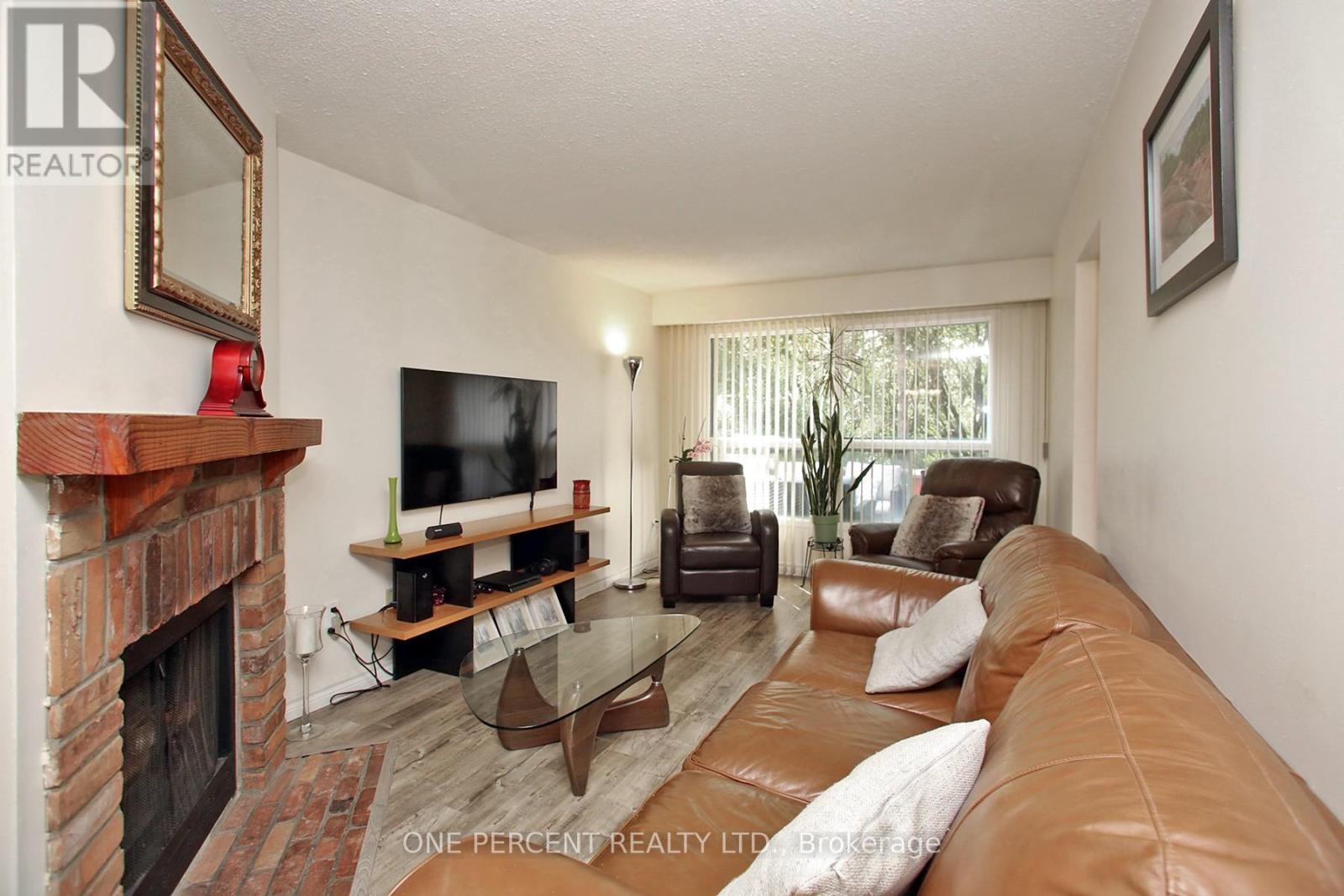 72 Malabar Crescent, Brampton, Ontario  L6S 3X8 - Photo 6 - W12401854