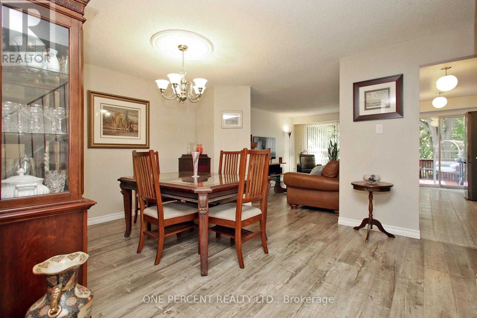 72 Malabar Crescent, Brampton, Ontario  L6S 3X8 - Photo 8 - W12401854