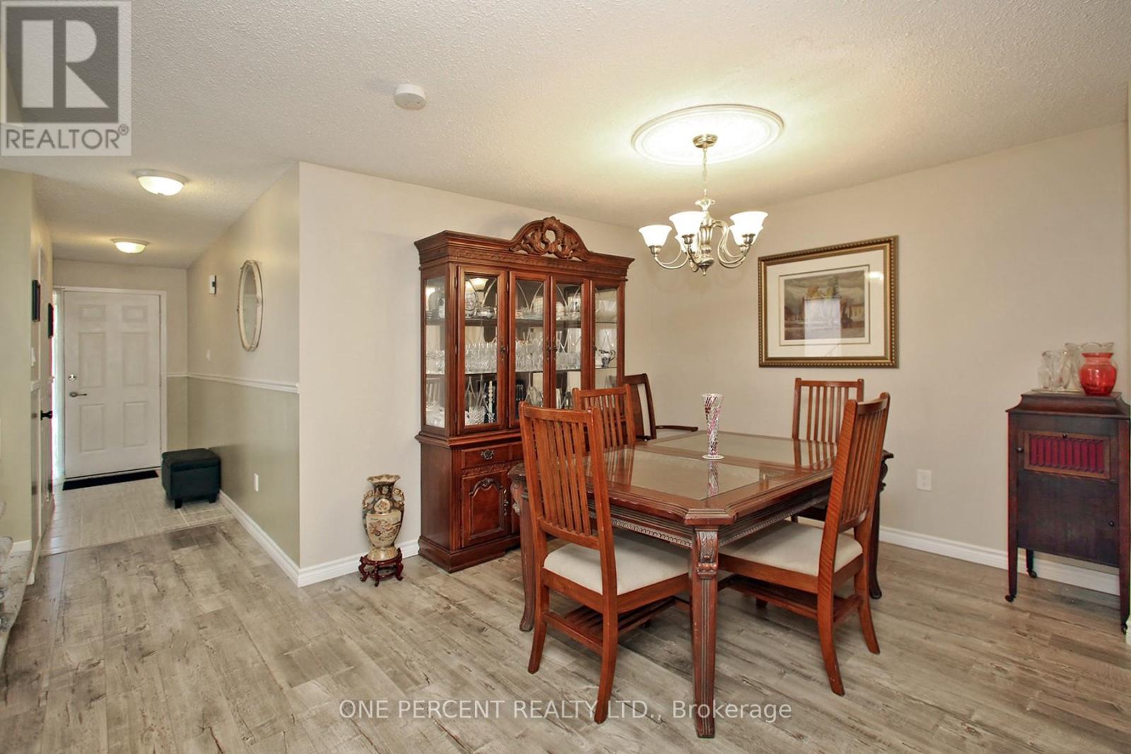 72 Malabar Crescent, Brampton, Ontario  L6S 3X8 - Photo 9 - W12401854