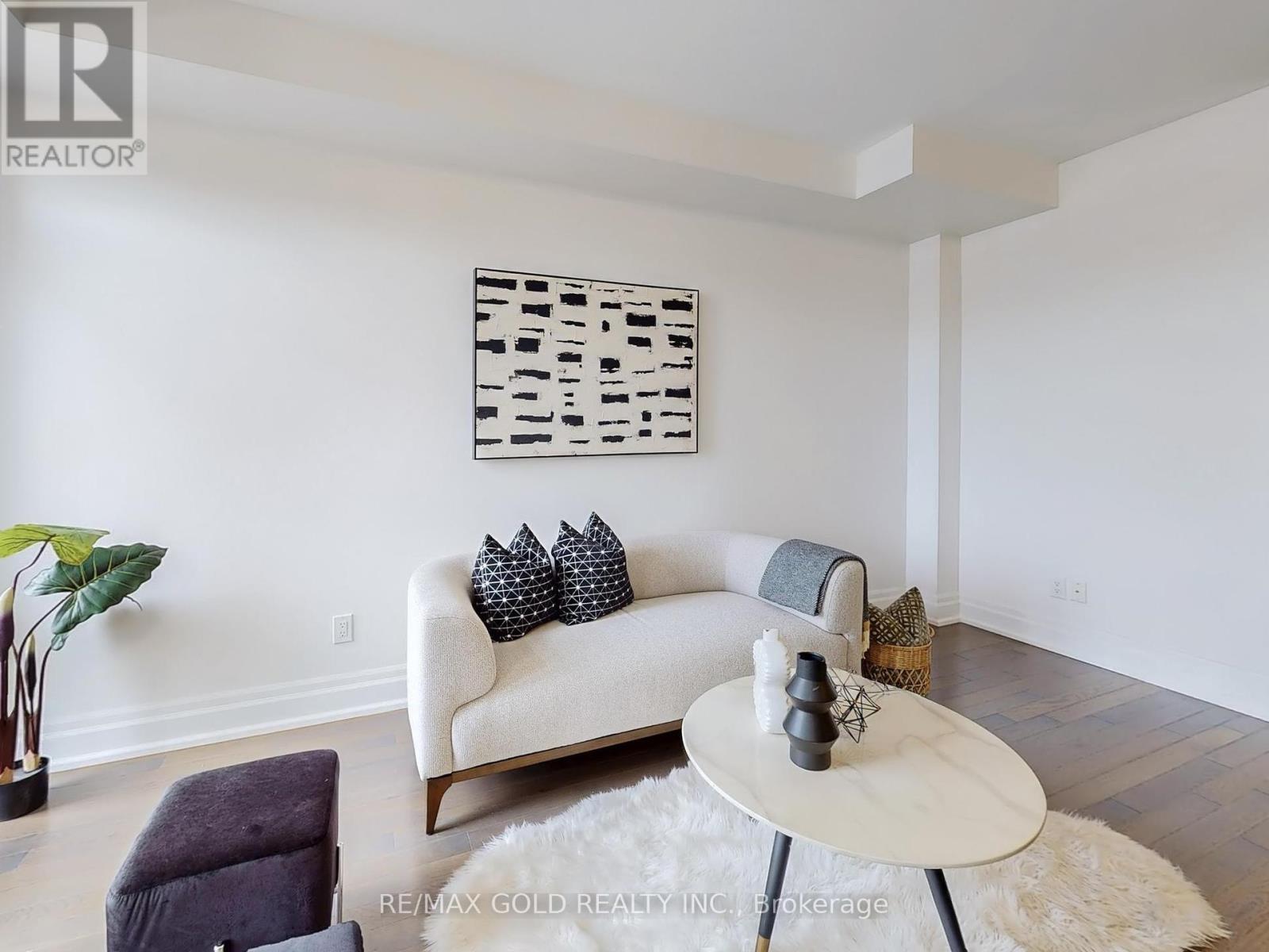 21 Gemma Place, Brampton, Ontario  L6Z 0J5 - Photo 5 - W12401861