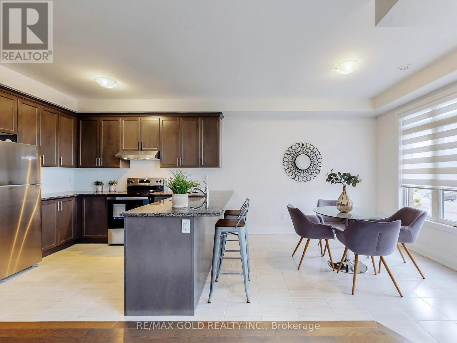 21 Gemma Place, Brampton, Ontario  L6Z 0J5 - Photo 6 - W12401861