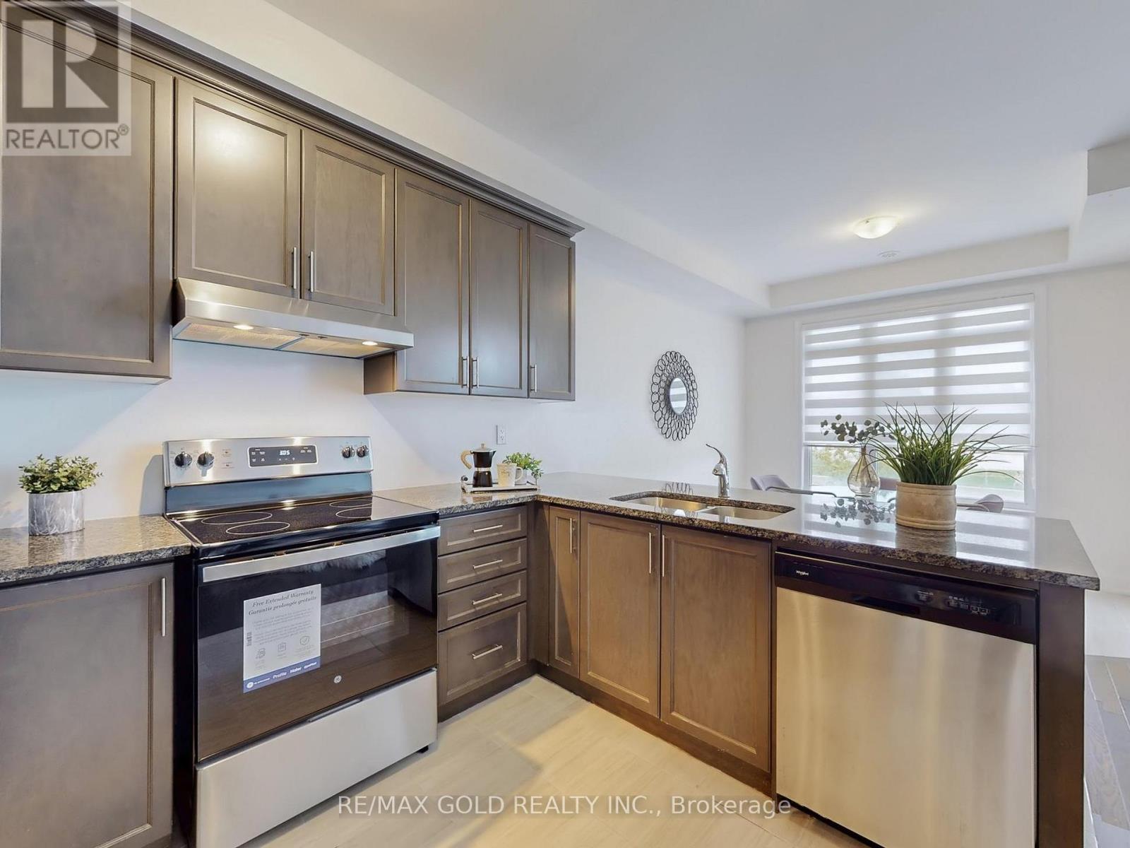 21 Gemma Place, Brampton, Ontario  L6Z 0J5 - Photo 8 - W12401861