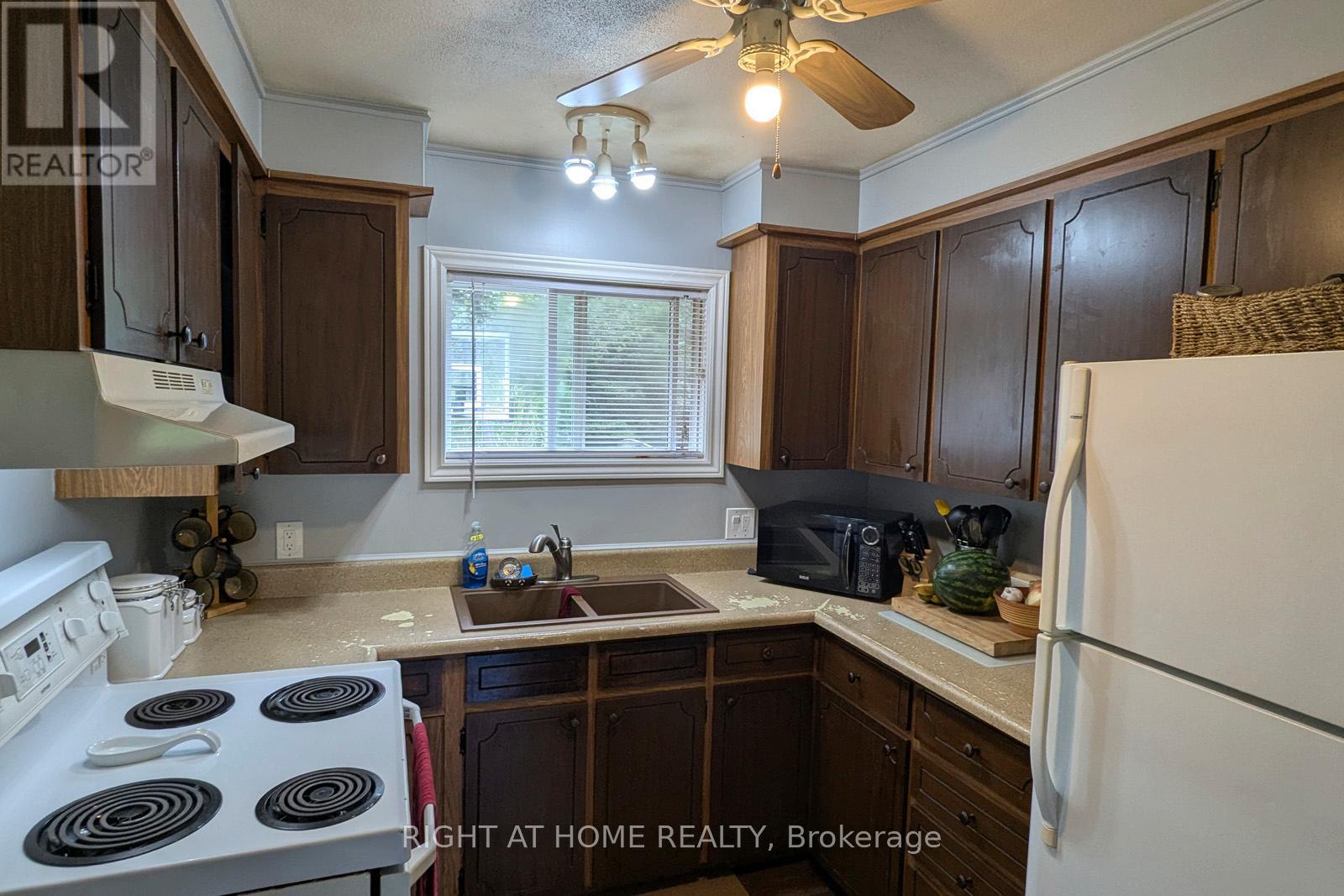 524 Balsam Chutes Road, Huntsville (Stephenson), Ontario  P0B 1L0 - Photo 21 - X12401057