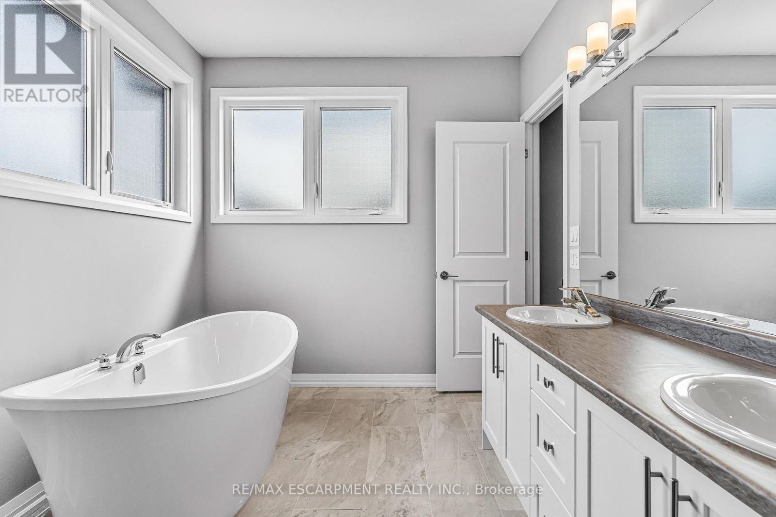 90 Acacia Road, Pelham, Ontario  L0S 1E6 - Photo 43 - X12139911