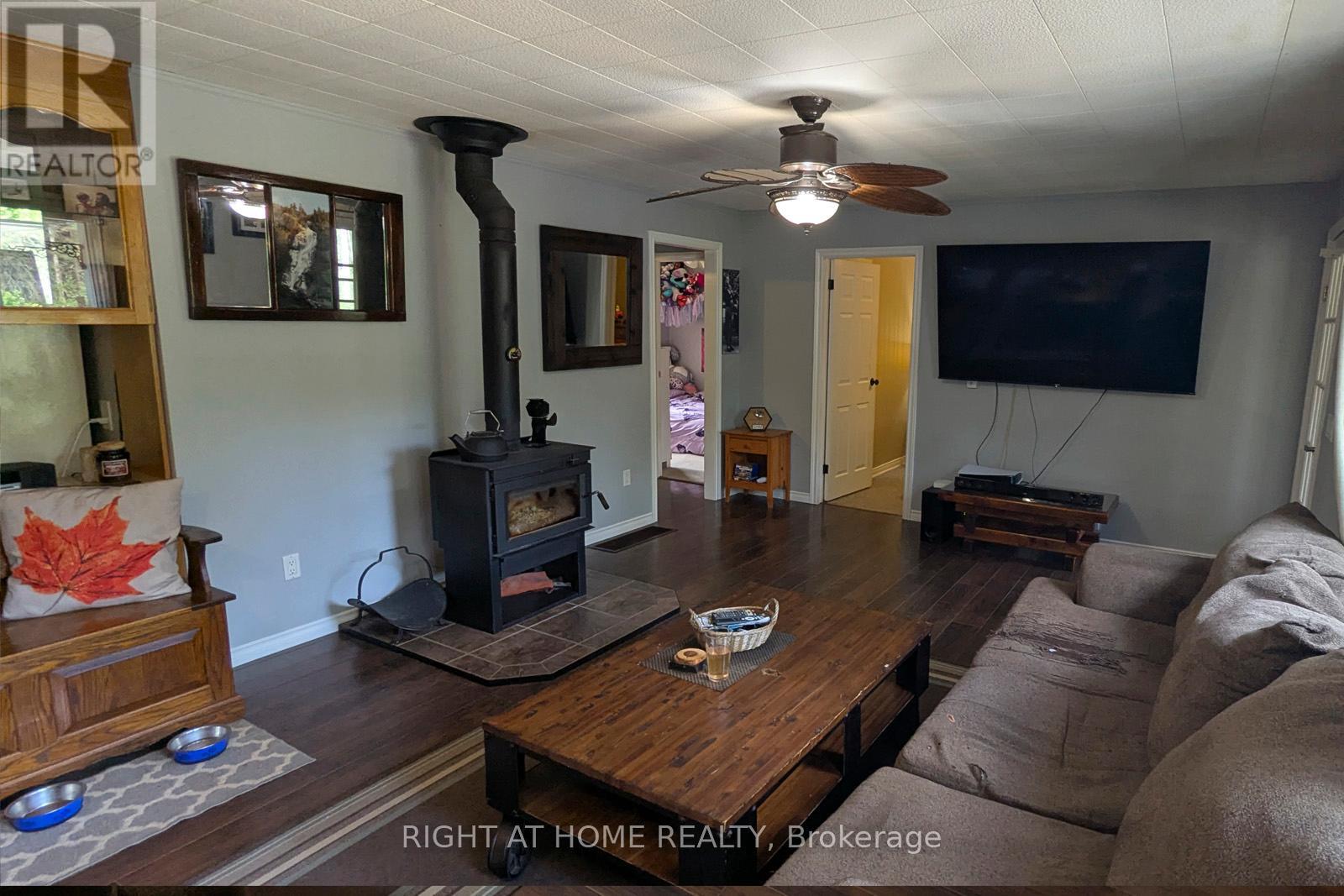 524 Balsam Chutes Road, Huntsville (Stephenson), Ontario  P0B 1L0 - Photo 19 - X12401057