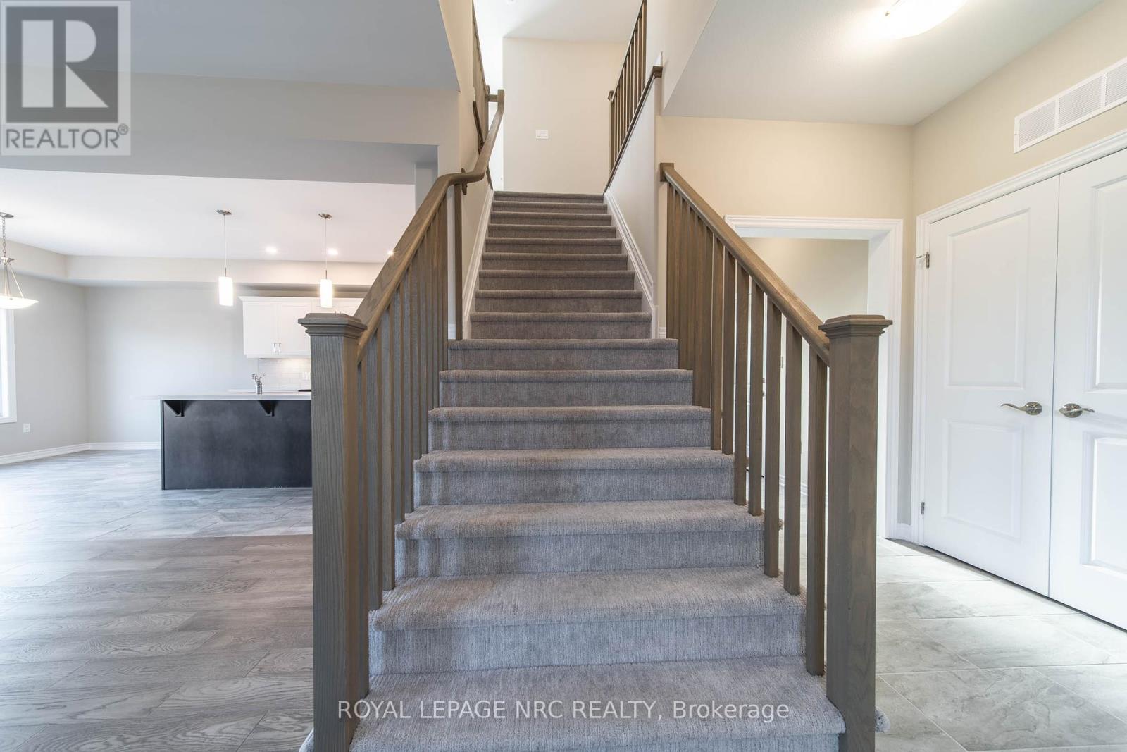 1217 Uppers Lane, Thorold, Ontario  L0S 1A0 - Photo 10 - X12401876