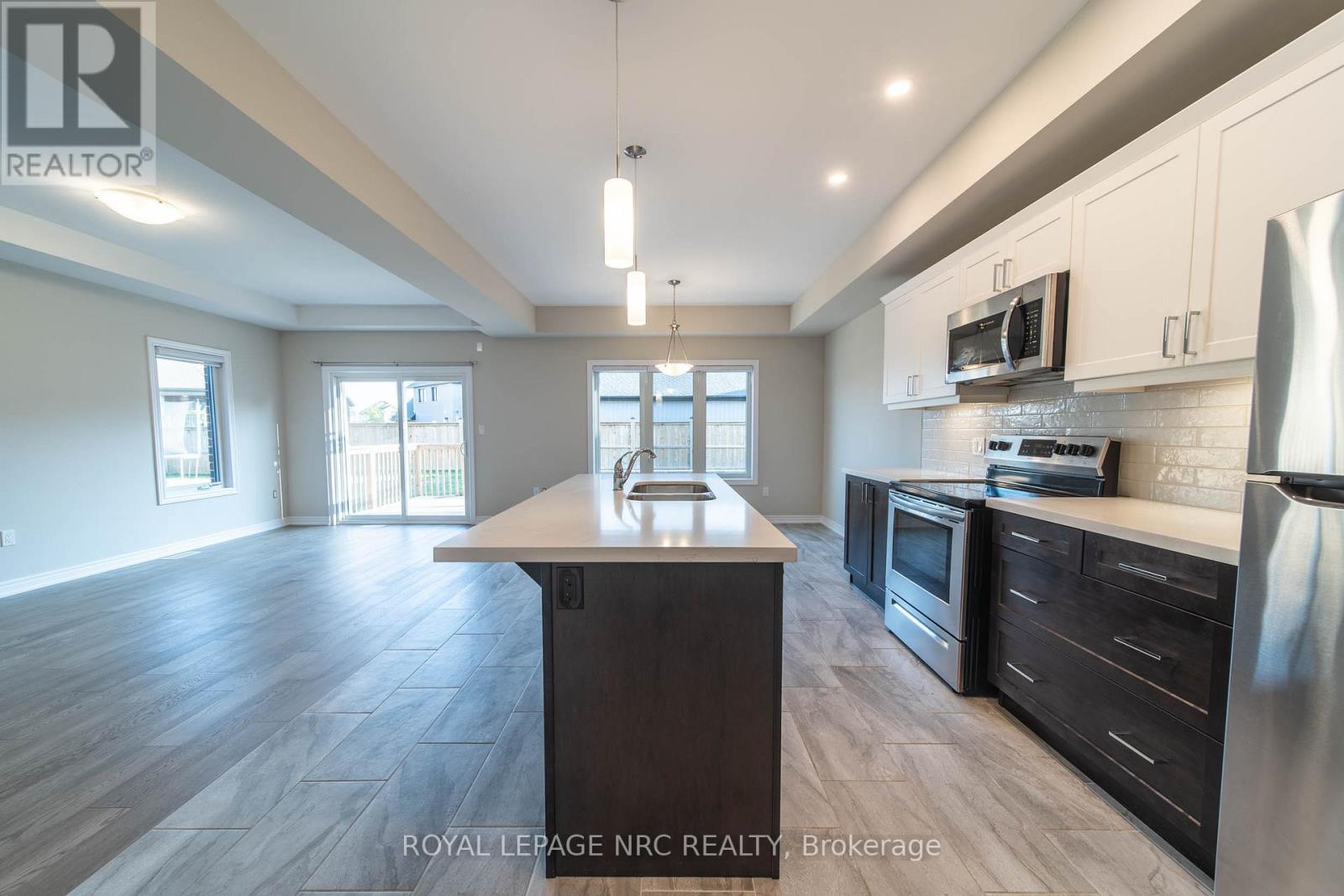 1217 Uppers Lane, Thorold, Ontario  L0S 1A0 - Photo 4 - X12401876