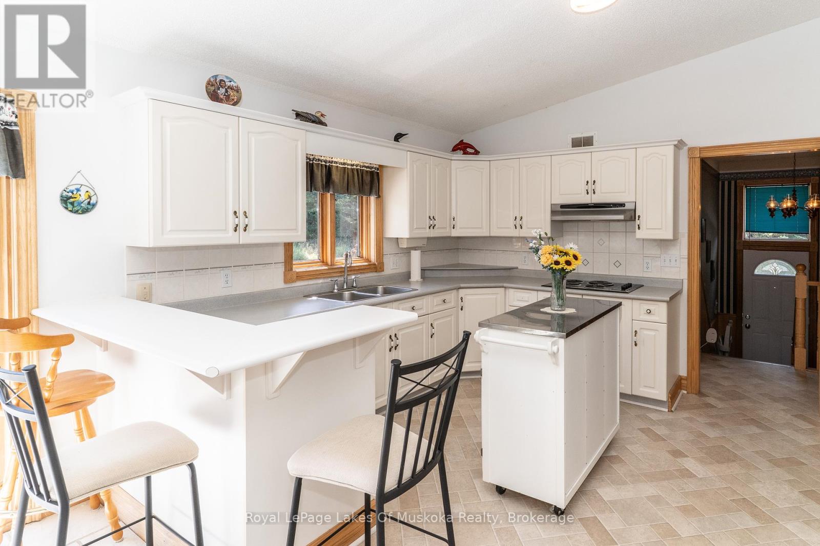 1419 Beatrice Townline Road, Muskoka Lakes (Monck (Muskoka Lakes)), Ontario  P1L 1X4 - Photo 8 - X12401864