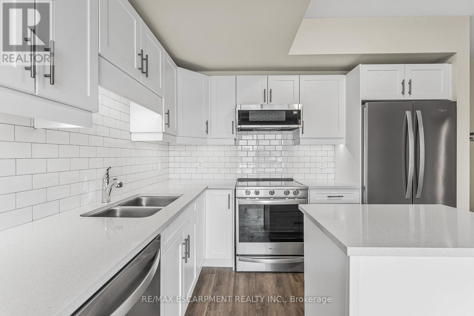 114 - 118 Summersides Boulevard, Pelham, Ontario  L0E 1E1 - Photo 10 - X12363592