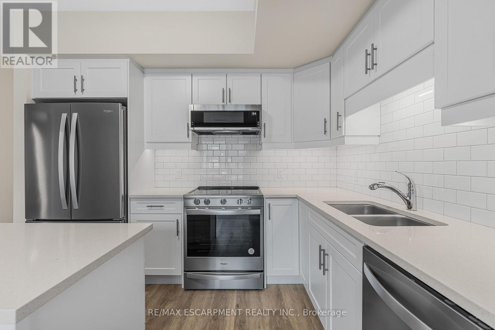 303 - 118 Summersides Boulevard, Pelham, Ontario  L0E 1E1 - Photo 11 - X12364103