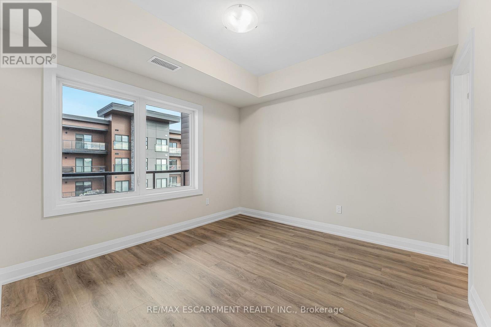 303 - 118 Summersides Boulevard, Pelham, Ontario  L0E 1E1 - Photo 19 - X12364103