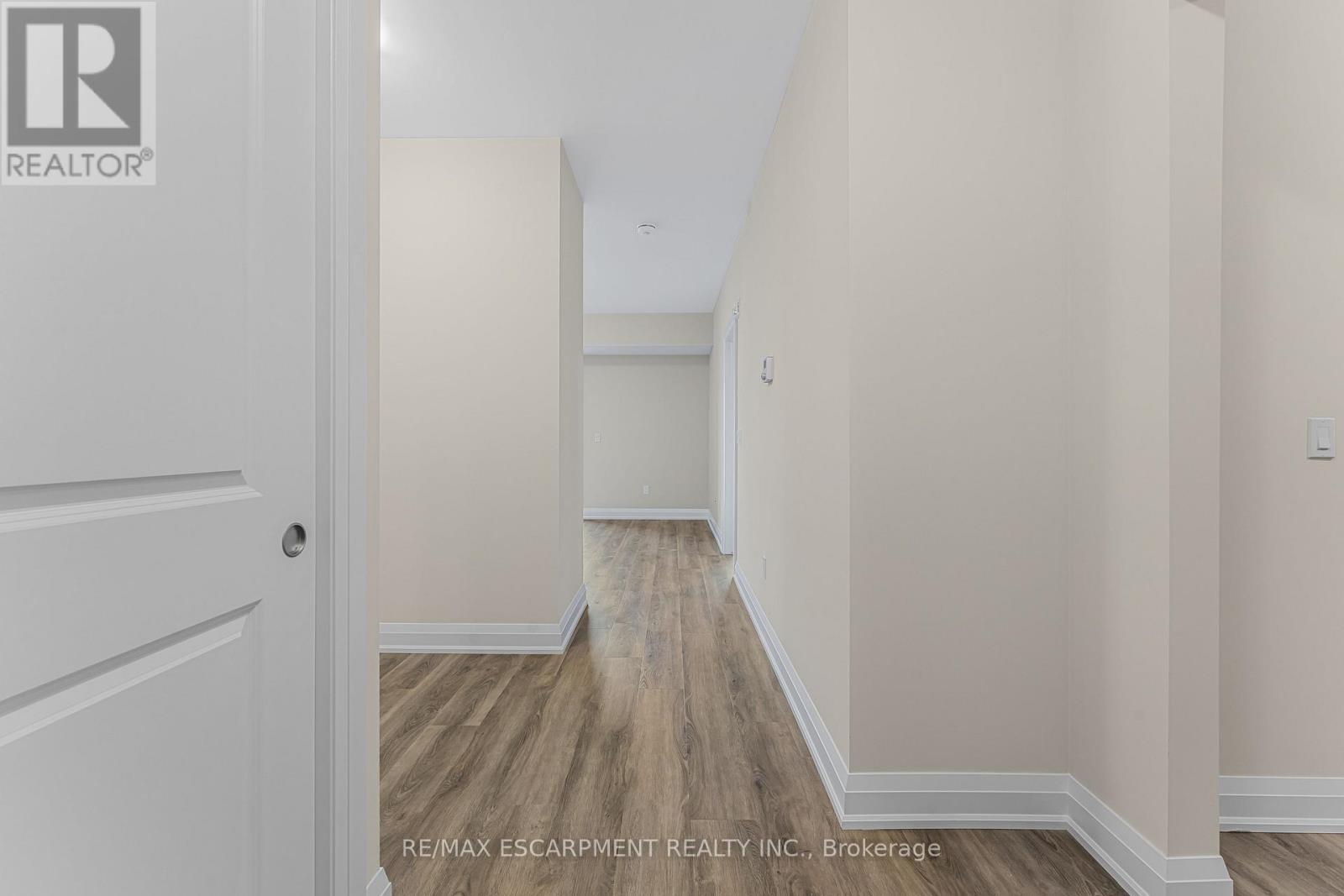 303 - 118 Summersides Boulevard, Pelham, Ontario  L0E 1E1 - Photo 4 - X12364103