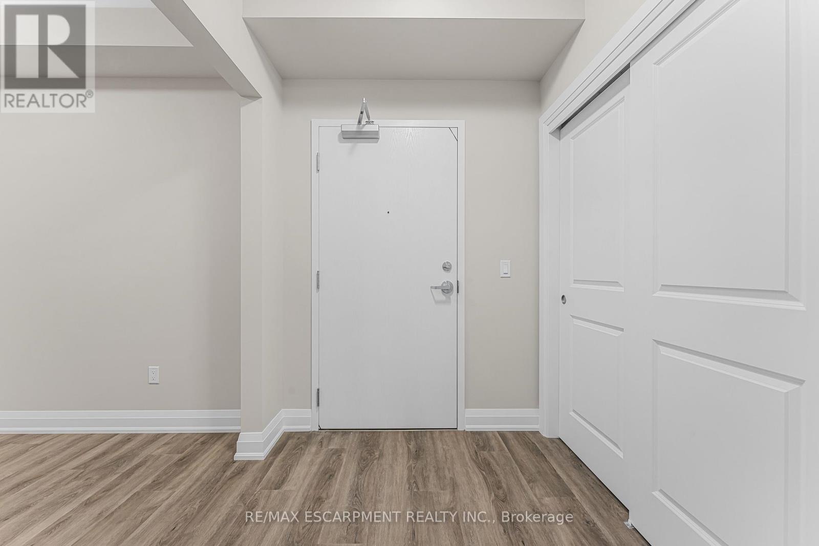 303 - 118 Summersides Boulevard, Pelham, Ontario  L0E 1E1 - Photo 28 - X12364103