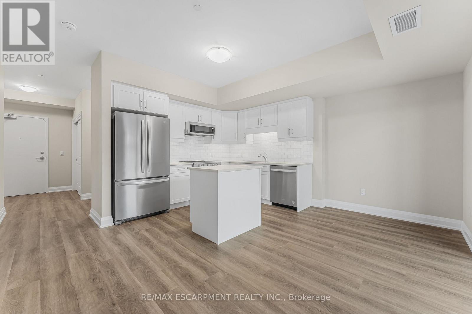 303 - 118 Summersides Boulevard, Pelham, Ontario  L0E 1E1 - Photo 8 - X12364103