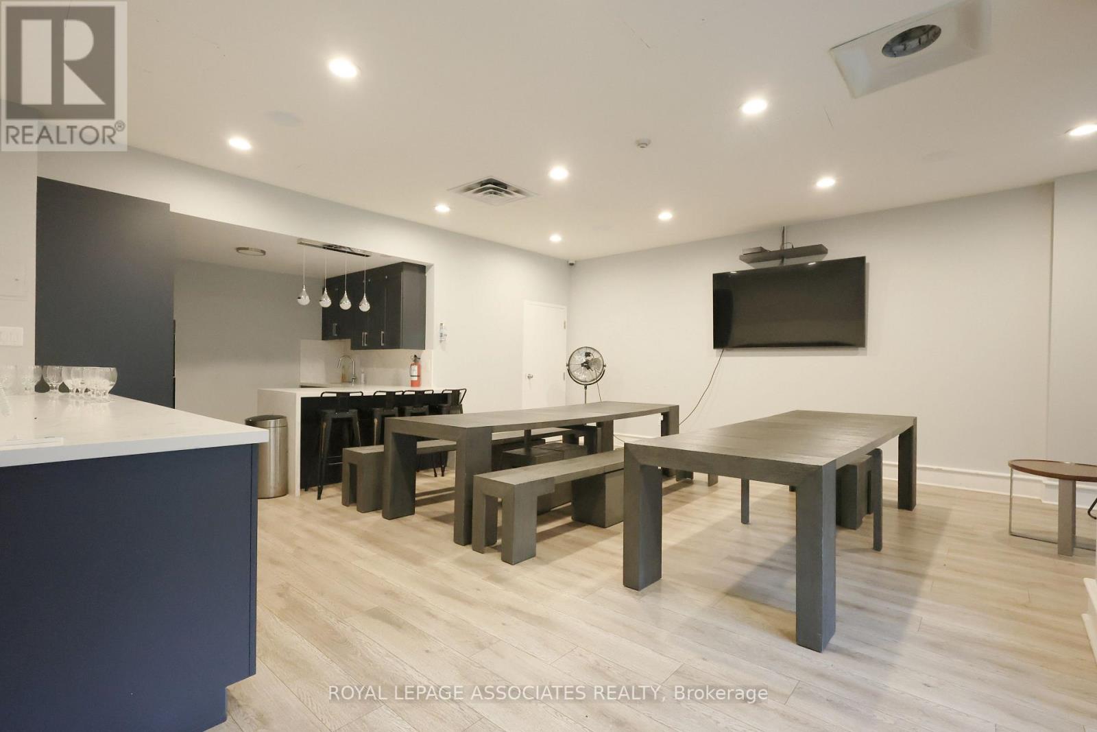 208 - 21 Overlea Boulevard, Toronto, Ontario  M4H 1P2 - Photo 18 - C12401871