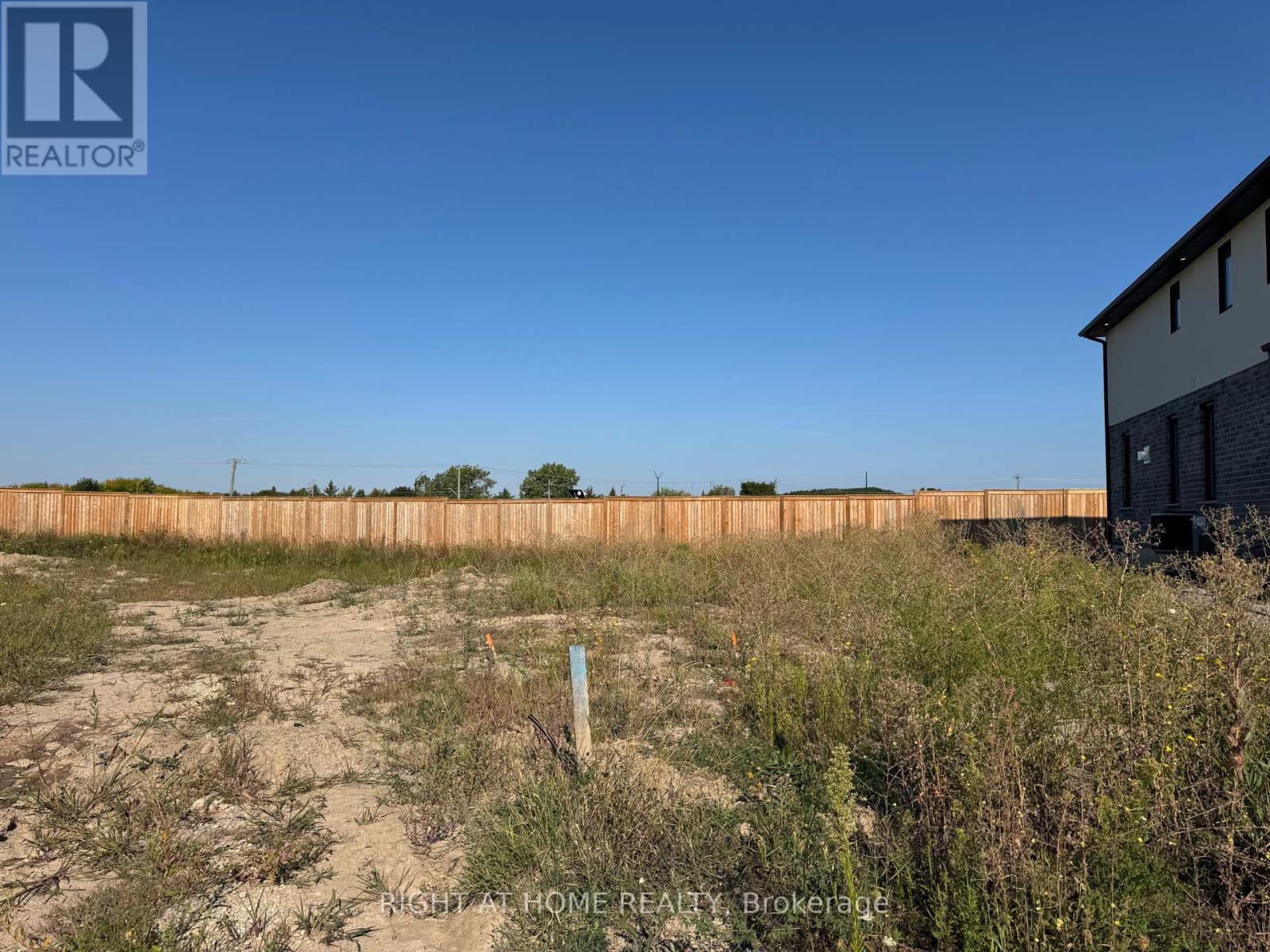 6184 Curlin Crescent, Niagara Falls, Ontario  L2H 0H8 - Photo 4 - X12396704