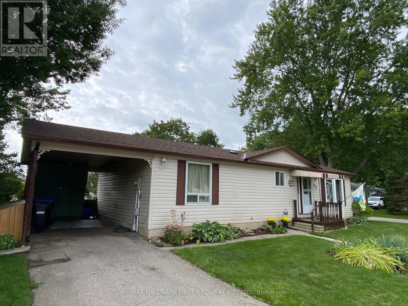 22 Briarwood Place, Innisfil, Ontario  L0L 1L0 - Photo 4 - N12401907