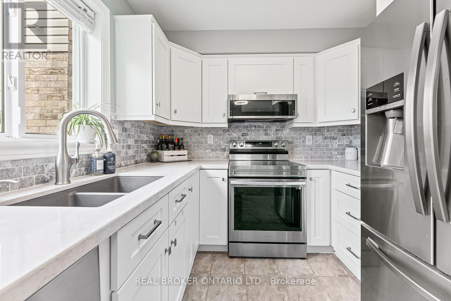 89 Bentley Crescent, Barrie, Ontario  L4N 0Z1 - Photo 9 - S12401874