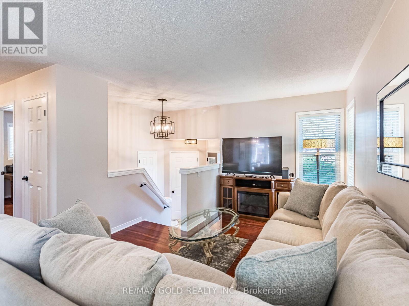 98 Springview Drive, Brampton, Ontario  L6X 4L1 - Photo 8 - W12401885