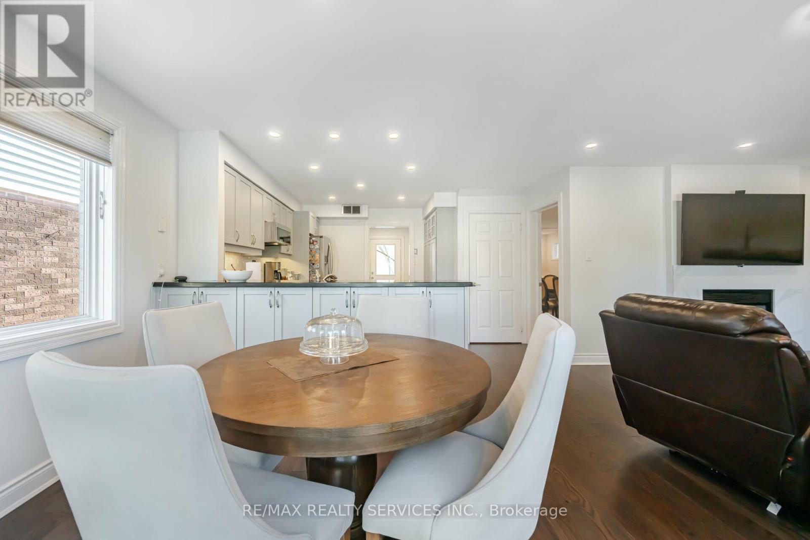 5749 Greensboro Drive, Mississauga (Central Erin Mills), Ontario  L5M 5T8 - Photo 10 - W12401892