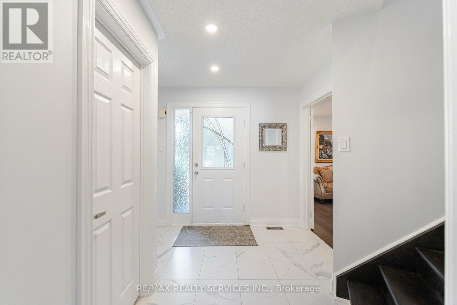 5749 Greensboro Drive, Mississauga (Central Erin Mills), Ontario  L5M 5T8 - Photo 5 - W12401892